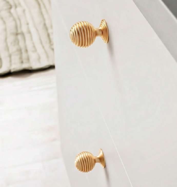 Neck — Pomo